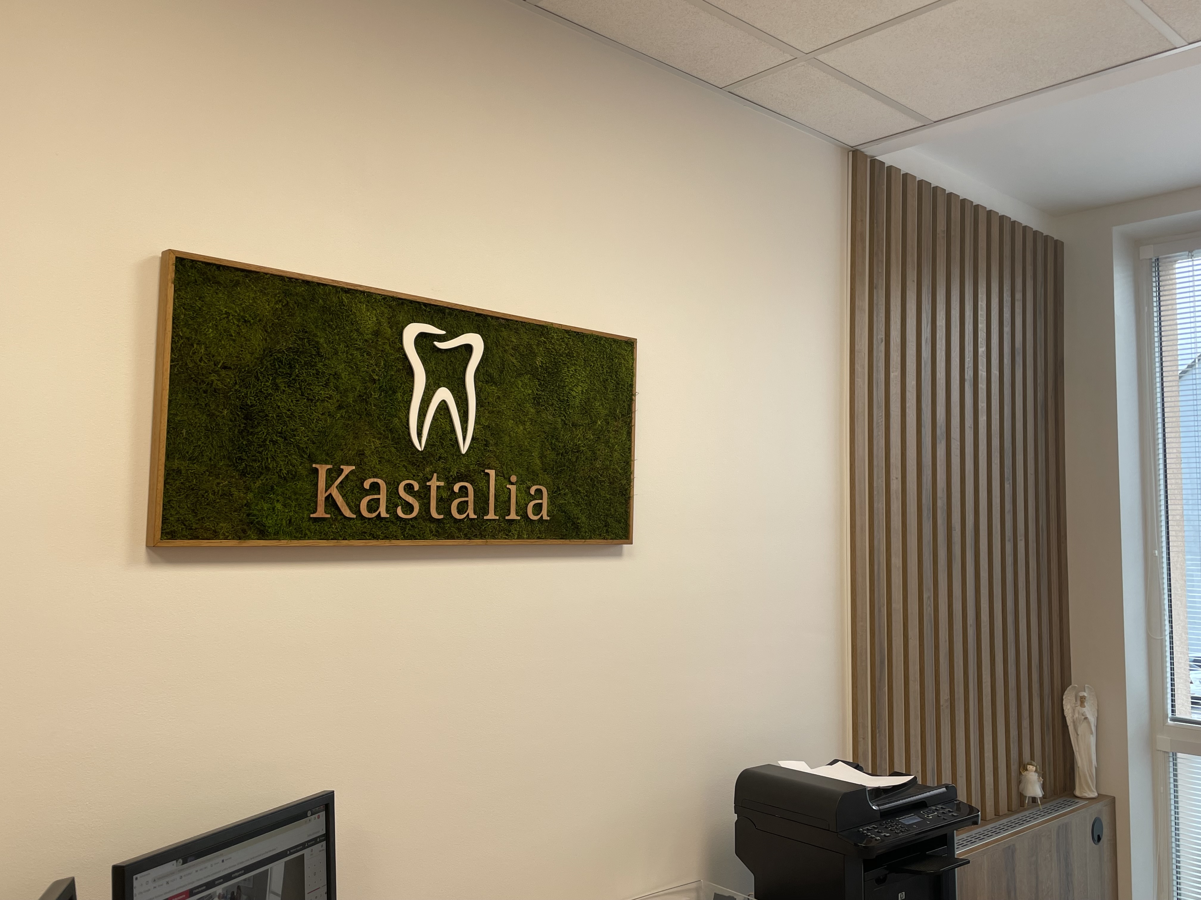 Machový obraz s logom